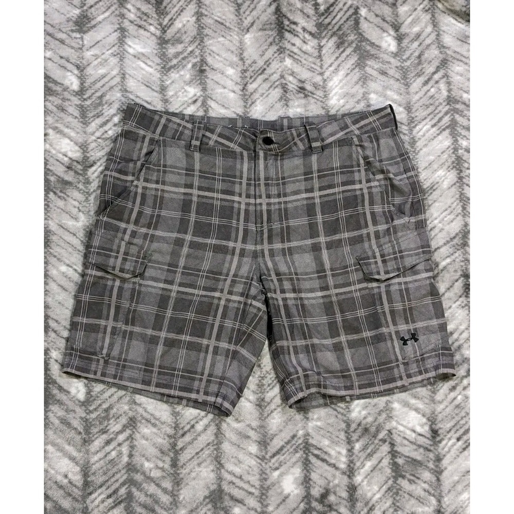 Under Armour Fish Hunter Cargo Shorts Men 42 X 10 Gray Plaid Performance Stretch